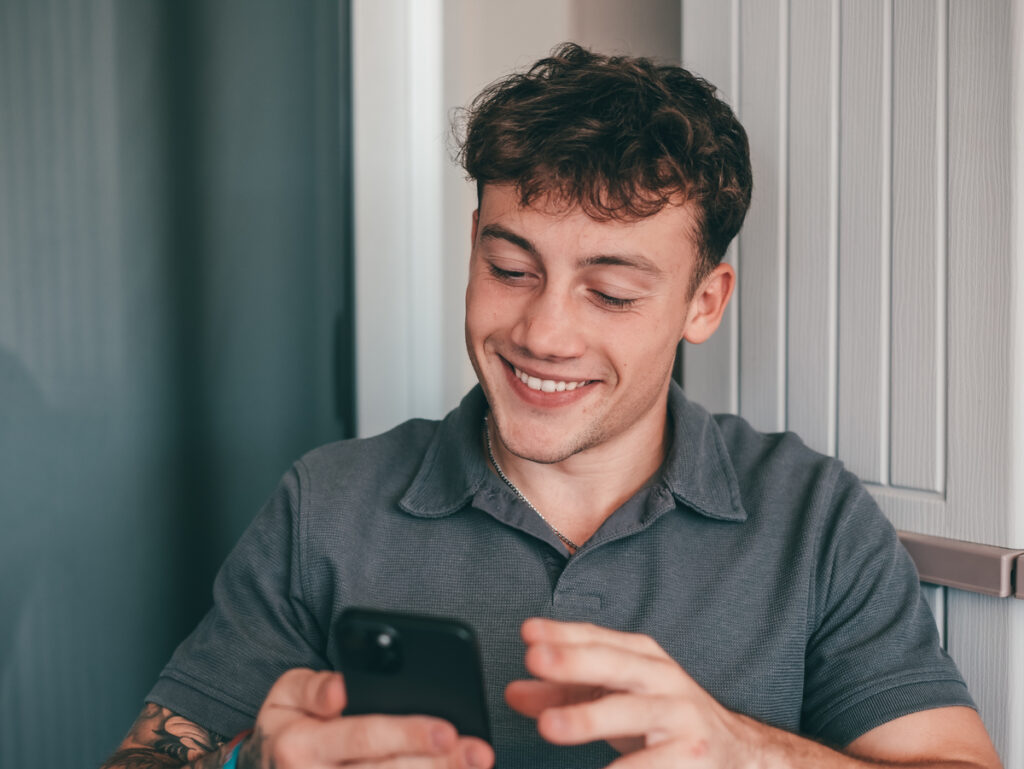 Instagram introduce una nuova etichetta per i profili AI: il social sceglie la trasparenza 2 Instagram
