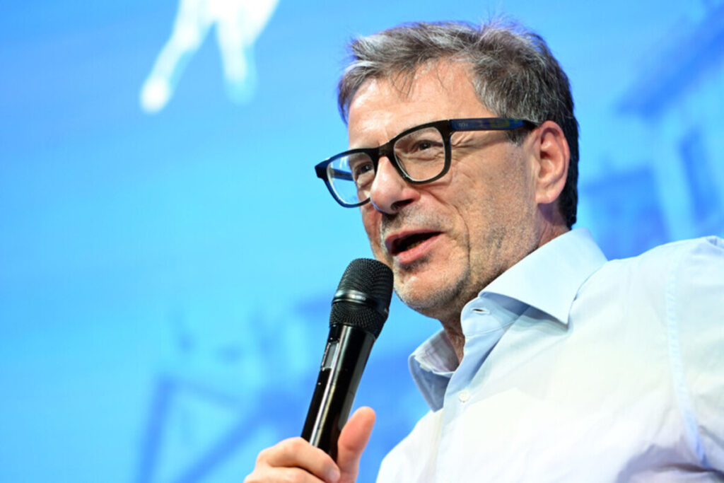 Manovra 2027, il punto di Giorgetti su pensioni e flat tax: "Aumenti di stipendio per i giovani" 2 Manovra Giorgetti