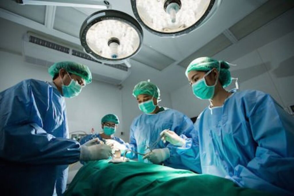 18enne sorda recupera l'udito grazie a tecnica innovativa: "Eseguita in pochi centri italiani" 2 Intervento 18enne sorda