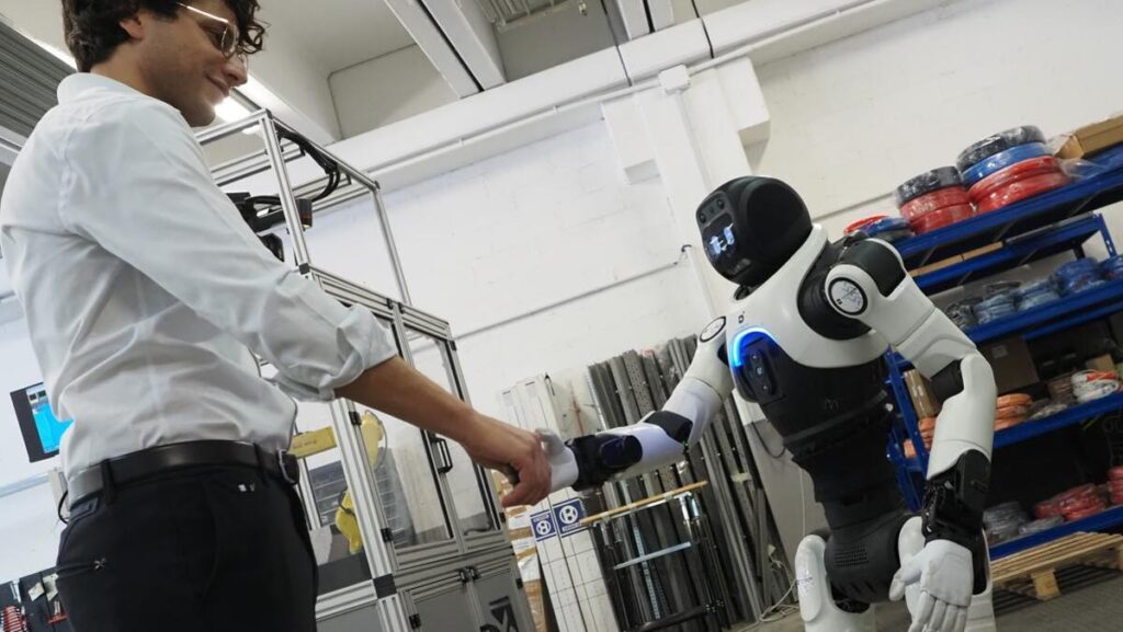 Robot umanoidi come colleghi: rivoluzione in una fabbrica del Veneto 2 Robot umanoidi