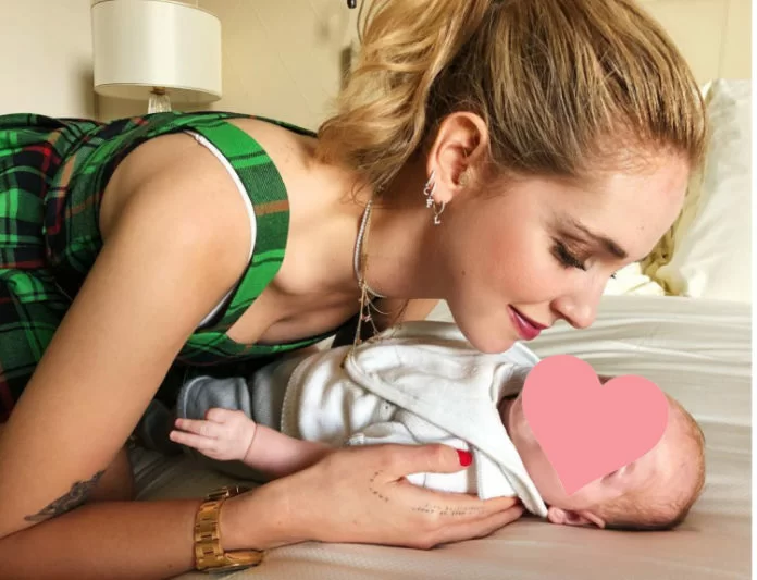 Chiara Ferragni in una foto con suo figlio Leone.