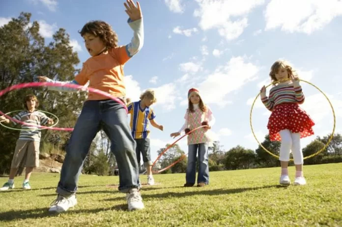 bambini all'aperto