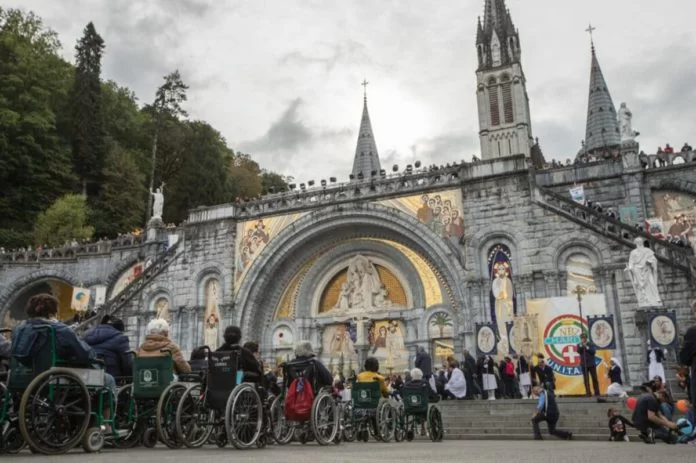 lourdes in crisi pellegrinaggio virtuale