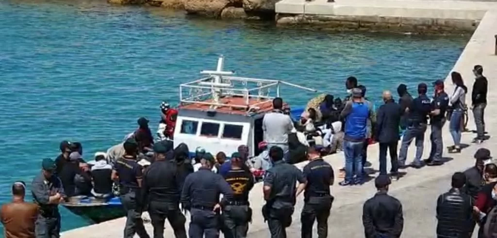Migranti sbarco Lampedusa luglio 2020