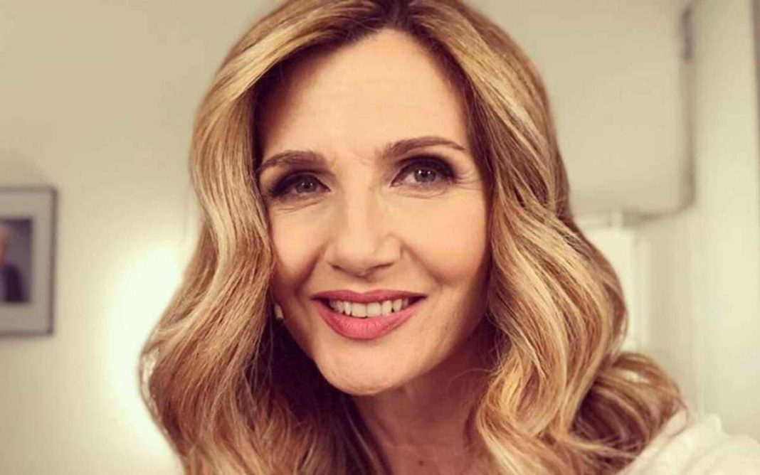 Lorella Cuccarini e i suoi quattro figli, una carriera da mamma Lorella Cuccarini e i suoi quattro figli, una carriera da mamma