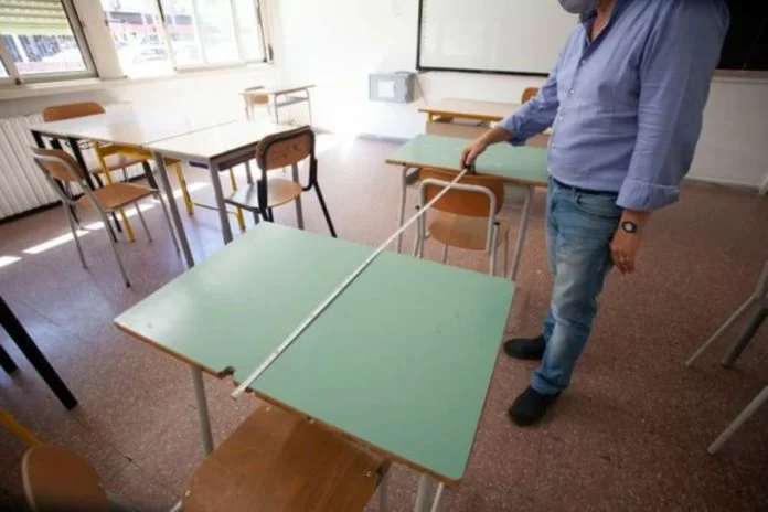 scuola romana inizitiva banchi monoposto