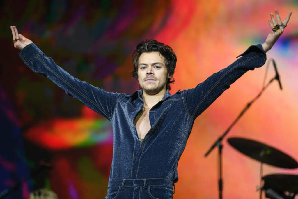 Harry Styles, dagli One Direction alla cover su Vogue