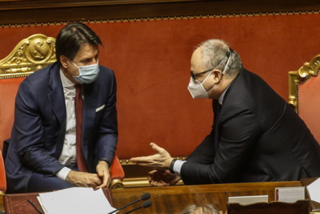 Conte e Gualtieri al Senato.