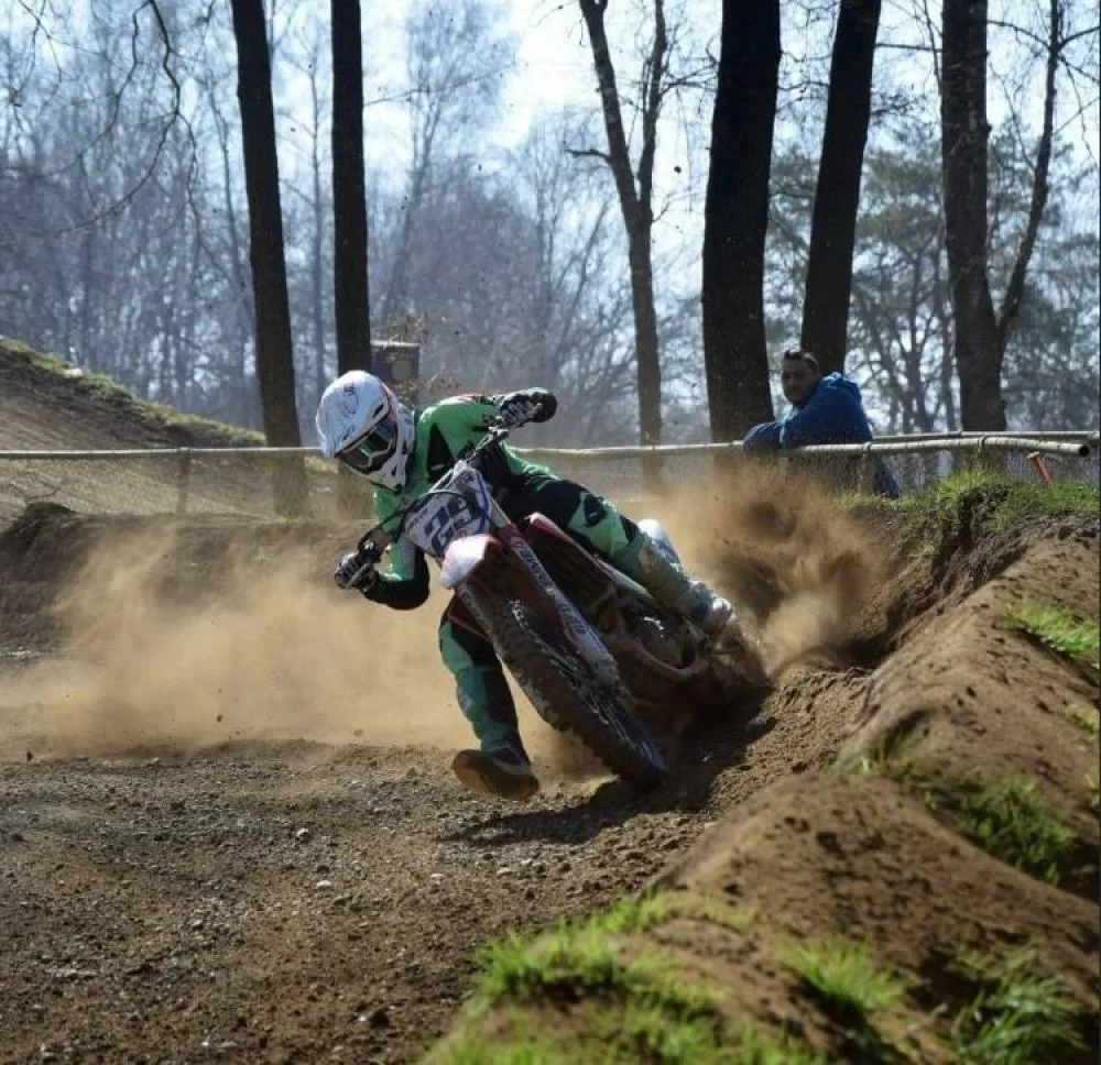 Sebastian Fortini durante allenamento motocross.