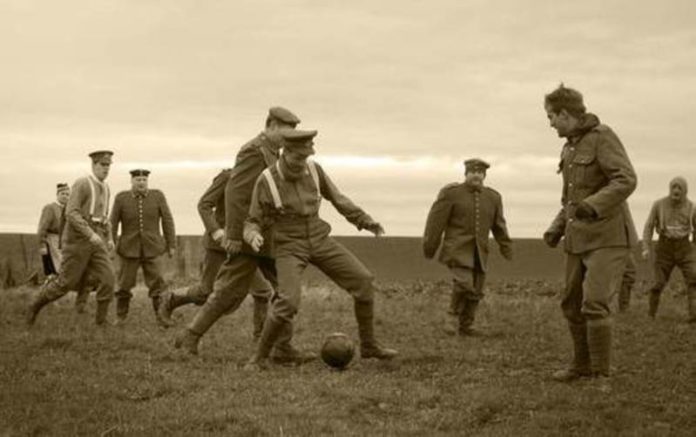 Tregua di Natale del 1914, quando il calcio fermò la guerra