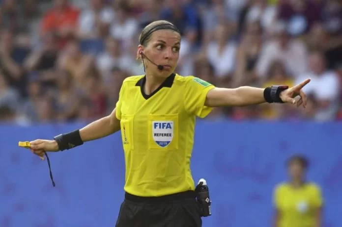 Stéphanie Frappart, prima donna arbitro in Champions League