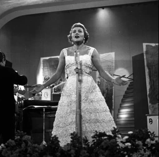 Nilla Pizzi con "Grazie dei fiori, Festival di Sanremo 1951.