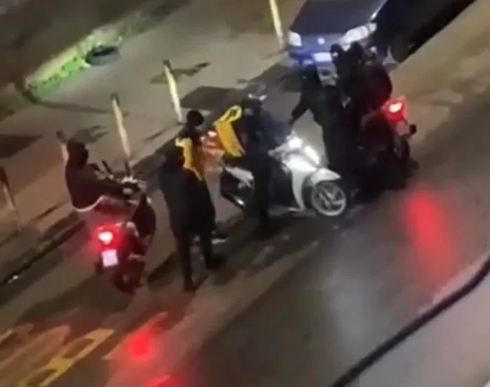 Rider picchiato a Napoli