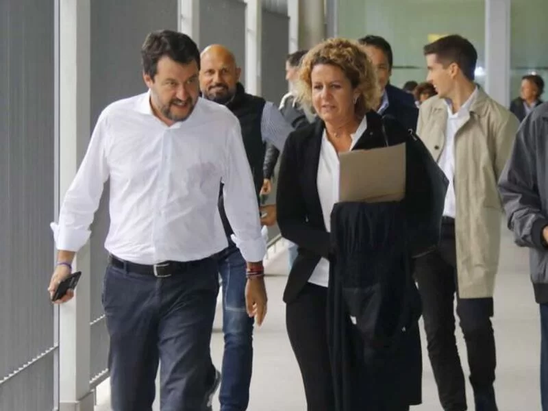 Salvini diserta il processo per vilipendio.