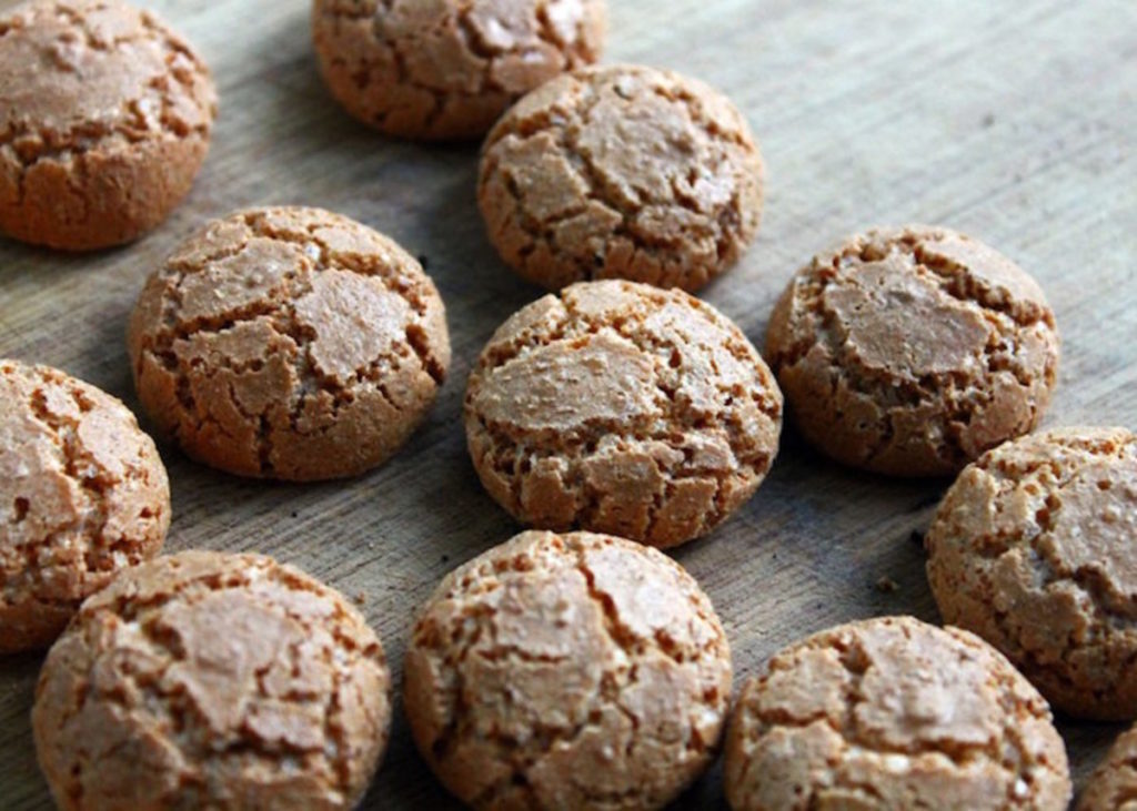 Ricette di dolci, amaretti.