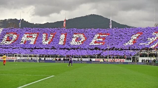 La Fiorentina ricorda Astori, compagno di Francesca Fioretti.