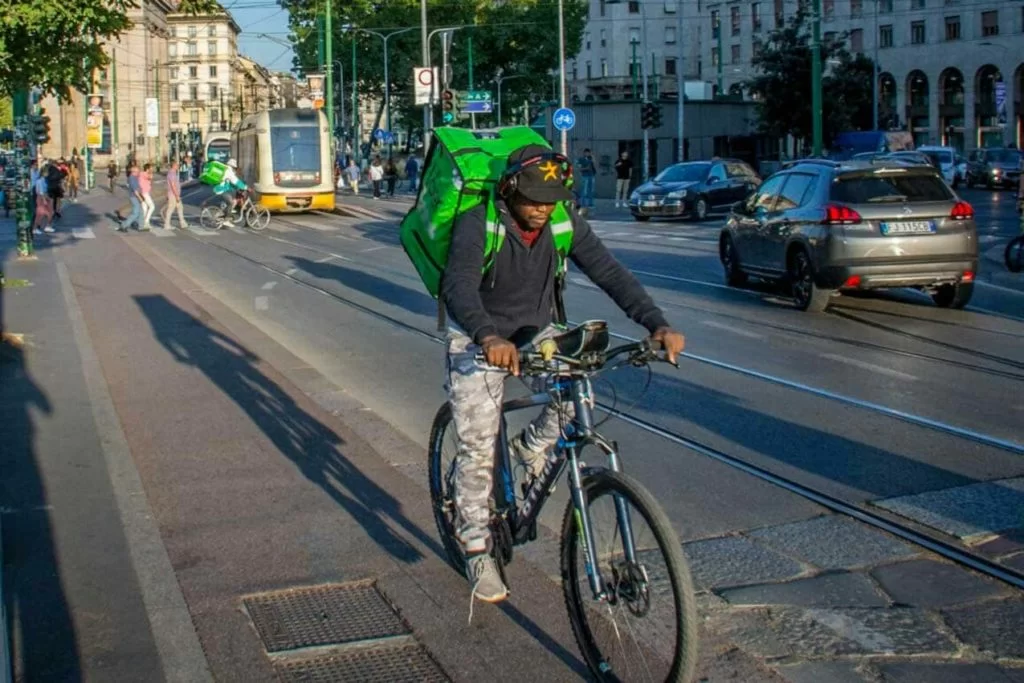 L'intervento della Procura contro la schiavitù dei rider.