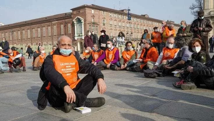 Contro il femminicidio a Torino: "Ci interessava assumerci la responsabilità come uomini".