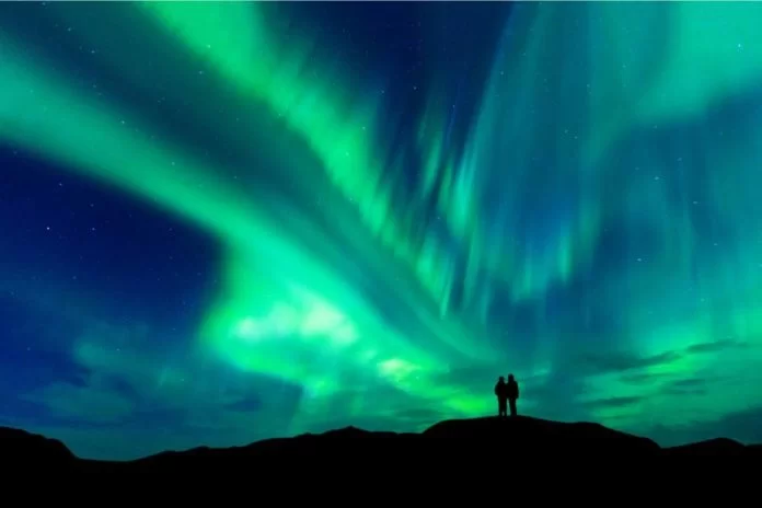 Aurora boreale_silohuettes