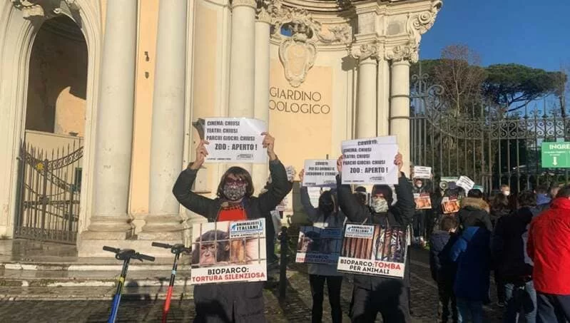 Bioparco di Roma Luxuria protesta