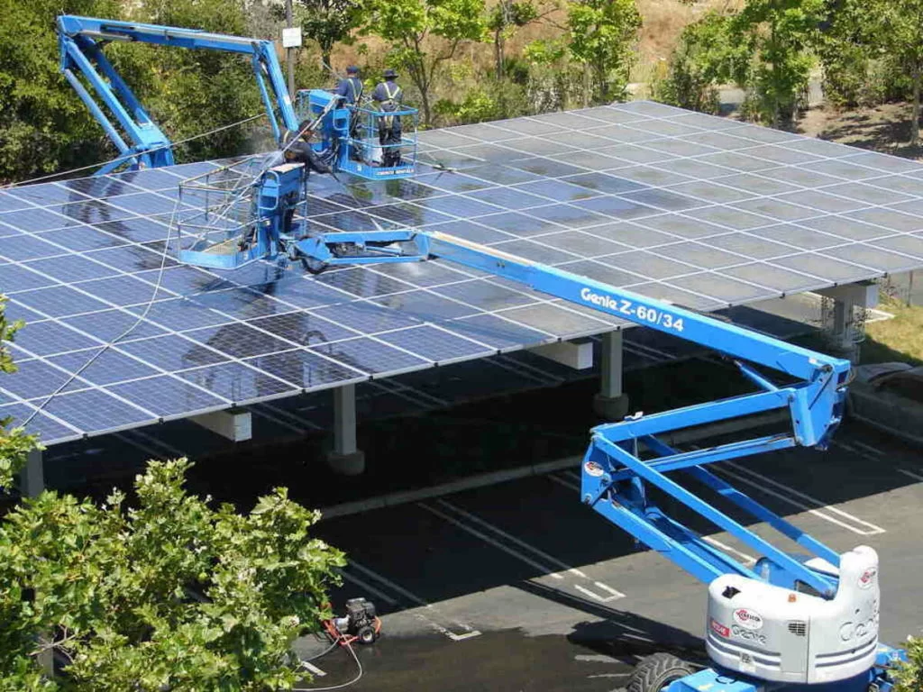 Come si puliscono i pannelli solari, macchine industriali