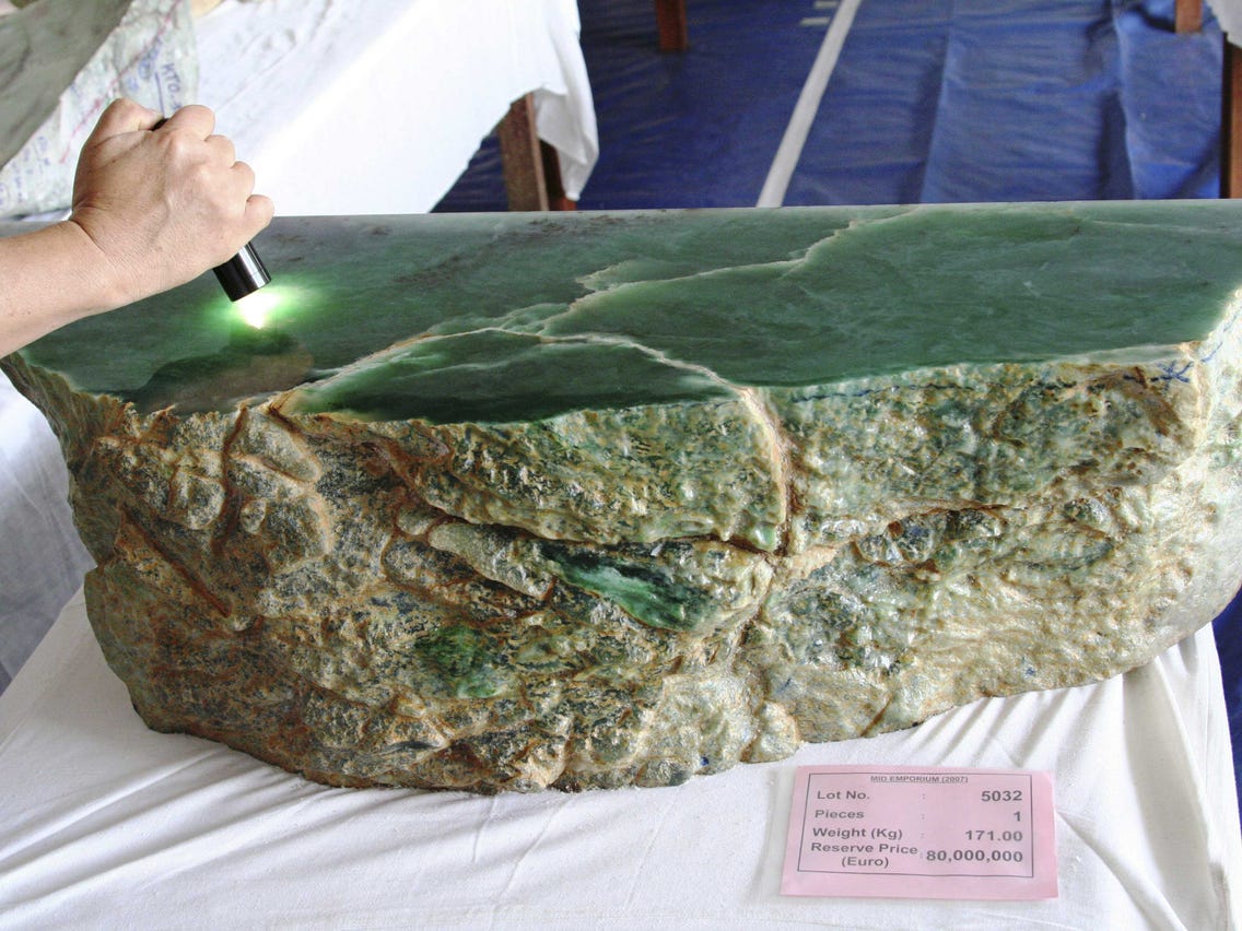 Proprietà e virtù della giada pietra semi preziosa