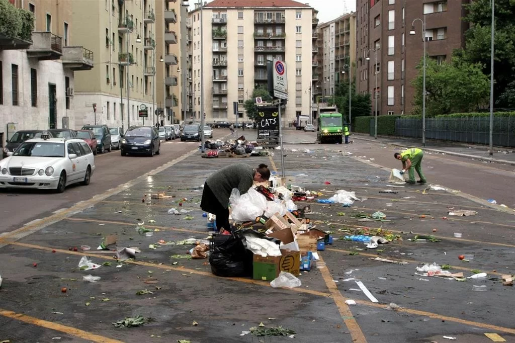 Divario tra ricchi e poveri: chi è ricco è tutelato, chi è povero sprofonda. Donne e minoranze, i più colpiti.