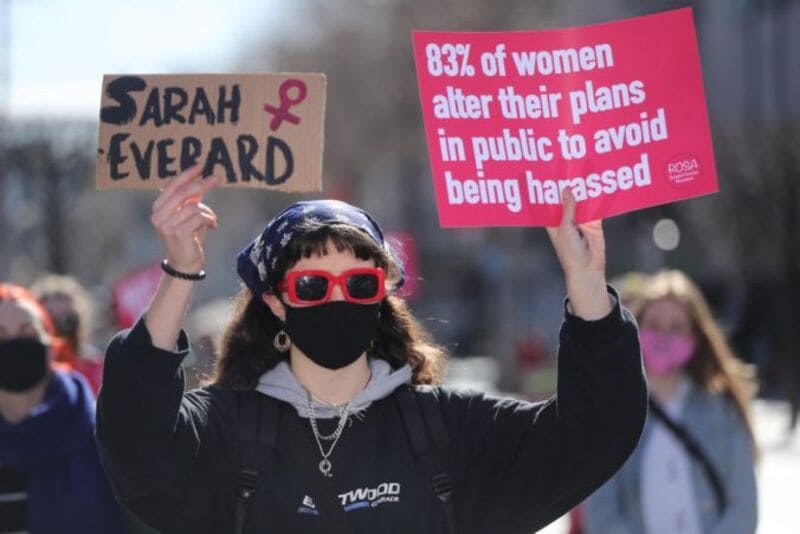 Sarah Everard omicidio e proteste