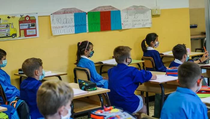 Italia chiusa fino a maggio, ma 6 studenti su 10 tornano a scuola dopo Pasqua