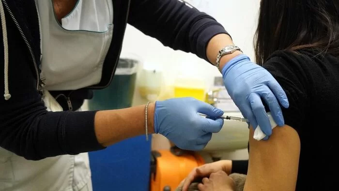 Vaccini in farmacia: via libera alla somministrazione nelle farmacie