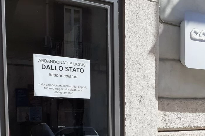 Italia chiusa fino a maggio, le proteste dei negozianti: "Anche le imprese muoiono"