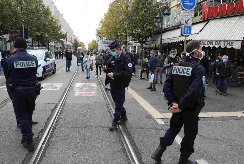 Lockdown in Francia: le nuove diposizioni del governo francese sulla circolazione