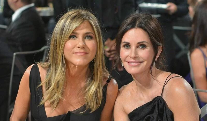 Friends_jennifer-aniston-courteney-cox-reunion-