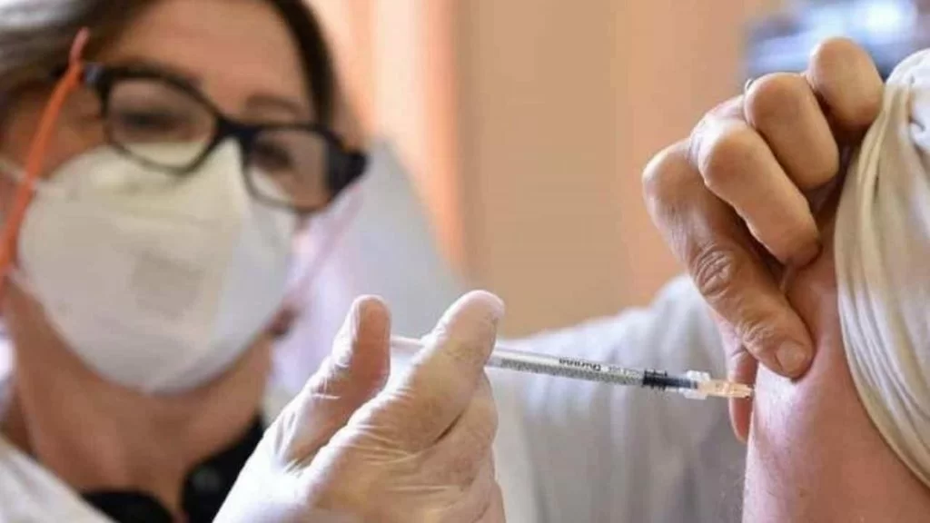 Vaccino Covid dai medici di base sarà presto possibile