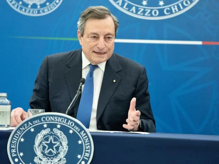 Draghi si complimenta con Tripoli sulla gestione dei salvataggi: le critiche e la risposta del Premier