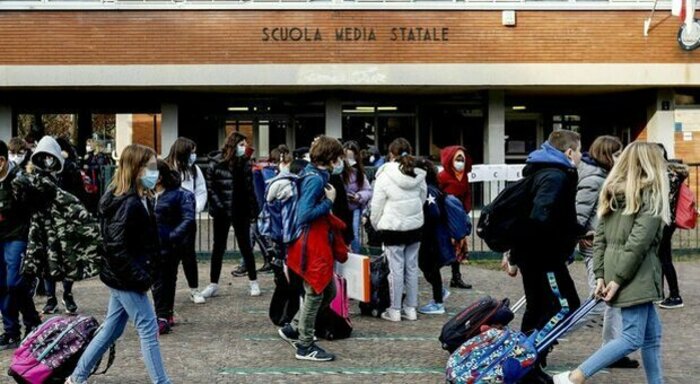 Nuovo decreto Covid di aprile: verso una riapertura delle scuole, stretta sui viaggi ma sì ai concorsi pubblici