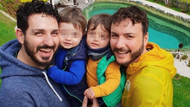 genitori gay all'assemblea scolastica