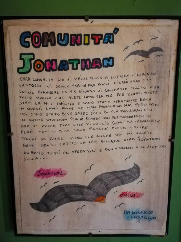  Lo testimoniano le lettere sulle pareti, qui alla comunità Jonathan: Grazie per avermi cambiato la vita per sempre ,  scrivono molti dei ragazzi passati tra queste mura