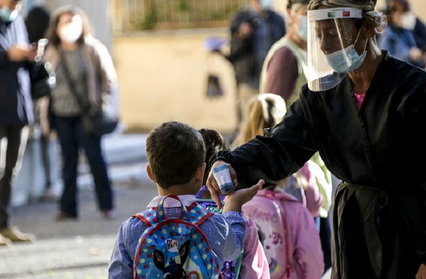 Colore regioni: ripartono le scuole, al via le lezioni anche in zona rossa ma solo fino alla prima media