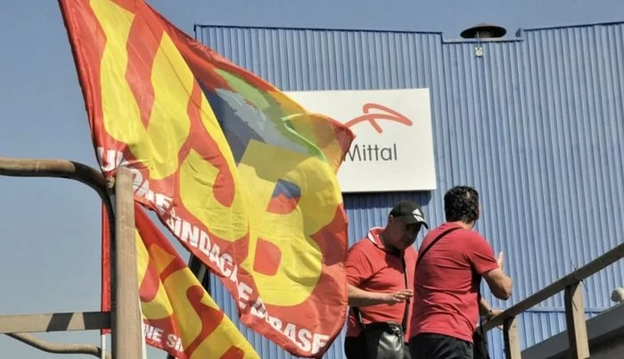 Dipendente ArcelorMittal licenziato: i sindacati chiedono mobilitazione, arriva il sostegno del mondo dello spettacolo