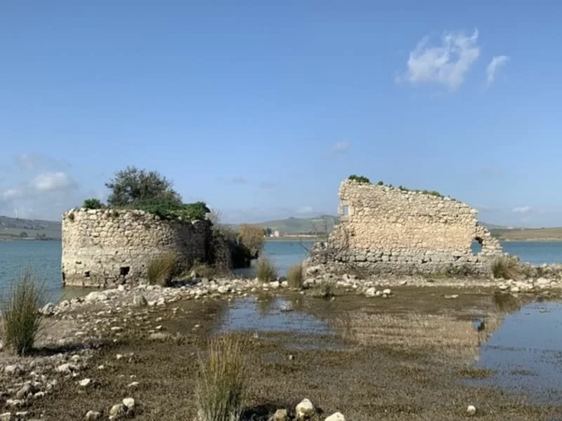 Controversie e storia della fortezza di Mazzallakkar.