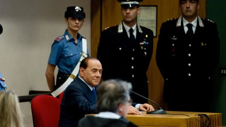 Berlusconi torna in Ospedale: l'iter ospedaliero e i rinvii delle udienze