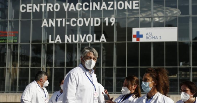 Vaccini, prenotazioni over-50: le Regioni che hanno anticipato le tappe del Piano nazionale