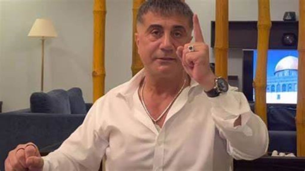 Mandato di cattura per Sedat Peker: la Turchia lo rivuole a tutti i costi