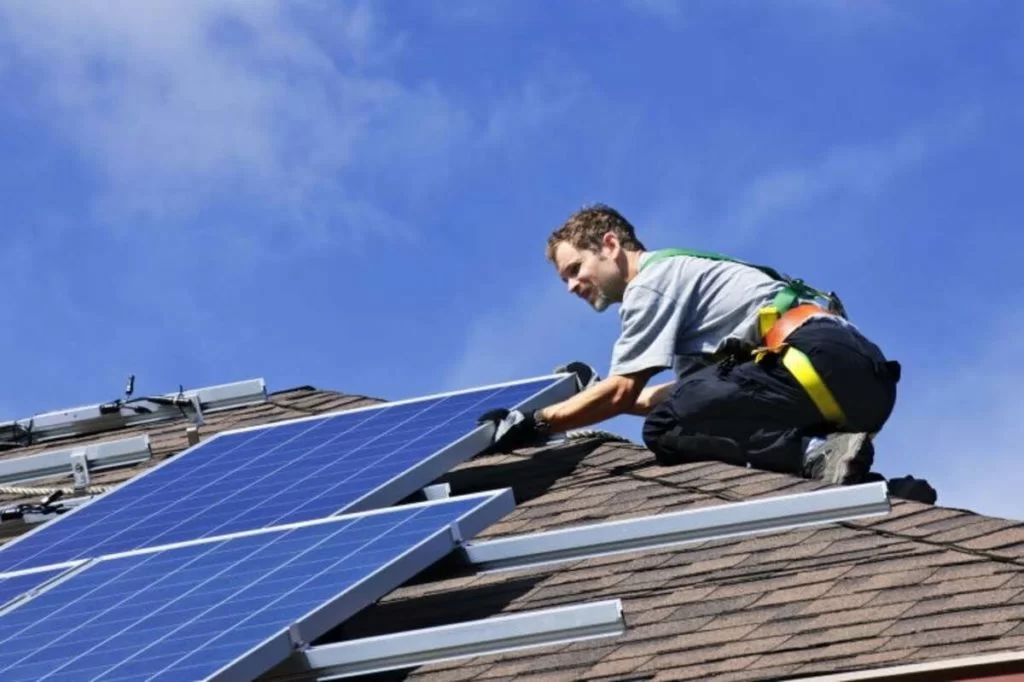 Fotovoltaico, regole per l'installazione e messa in posa