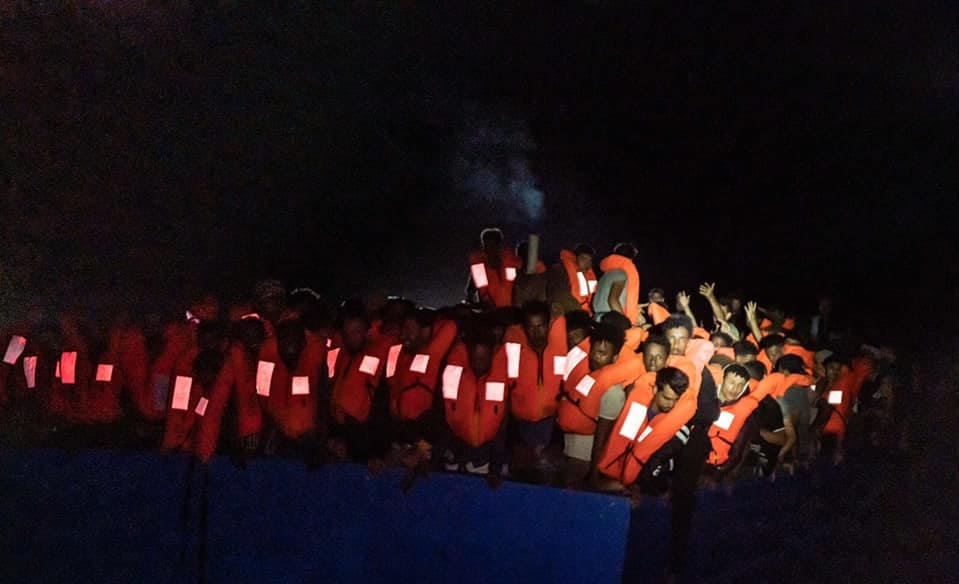 La voce di alcuni migranti salvati dalla Ocean Viking: "Le milizie ci hanno trattato come spazzatura, come merce”.