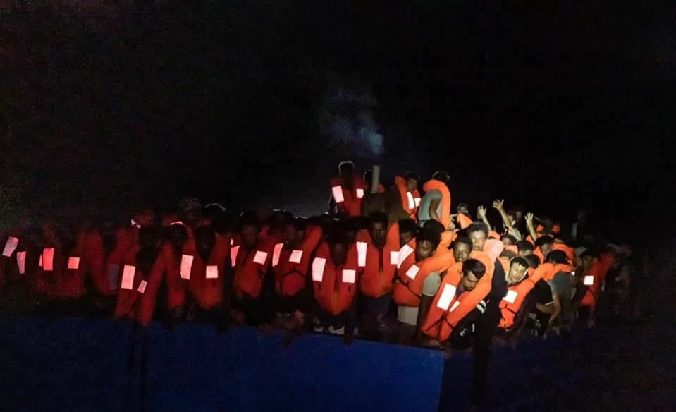 La voce di alcuni migranti salvati dalla Ocean Viking: "Le milizie ci hanno trattato come spazzatura, come merce”. 