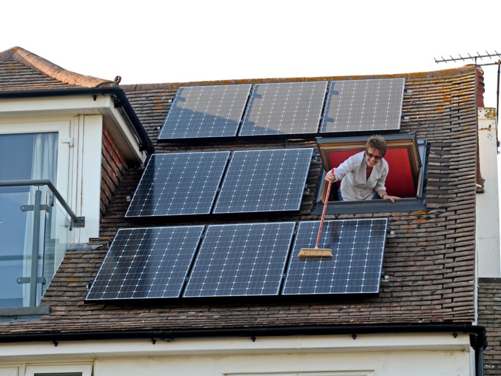 Falsi miti sul fotovoltaico pulizia