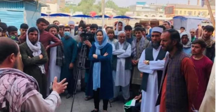 Afganistan: i talebani annunciano l'amninistia generale e richiedono le donne al governo