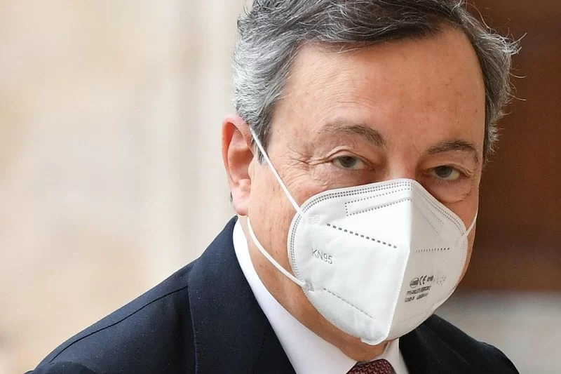 Mario Draghi annuncia e promette milioni di vaccini donati dall'Italia